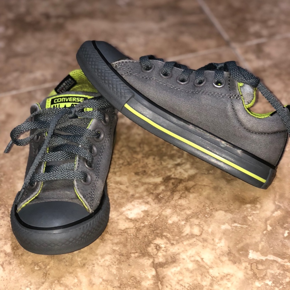 Little boys converse